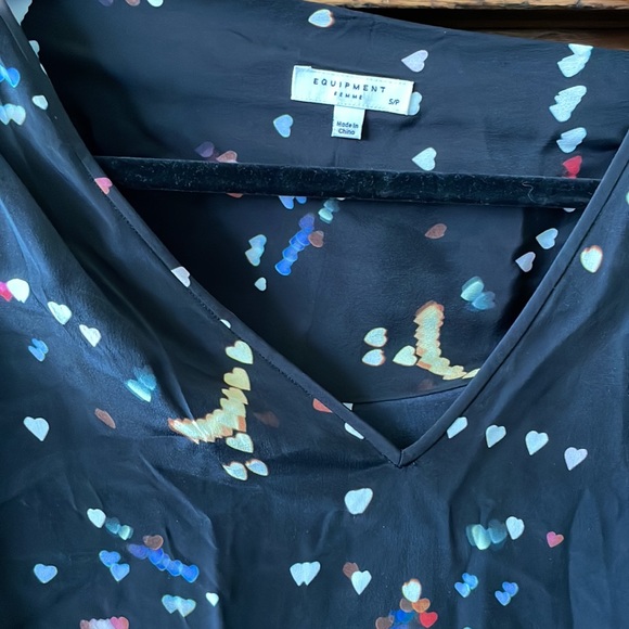 Equipment heart print buttonless blouse S - Picture 2 of 4